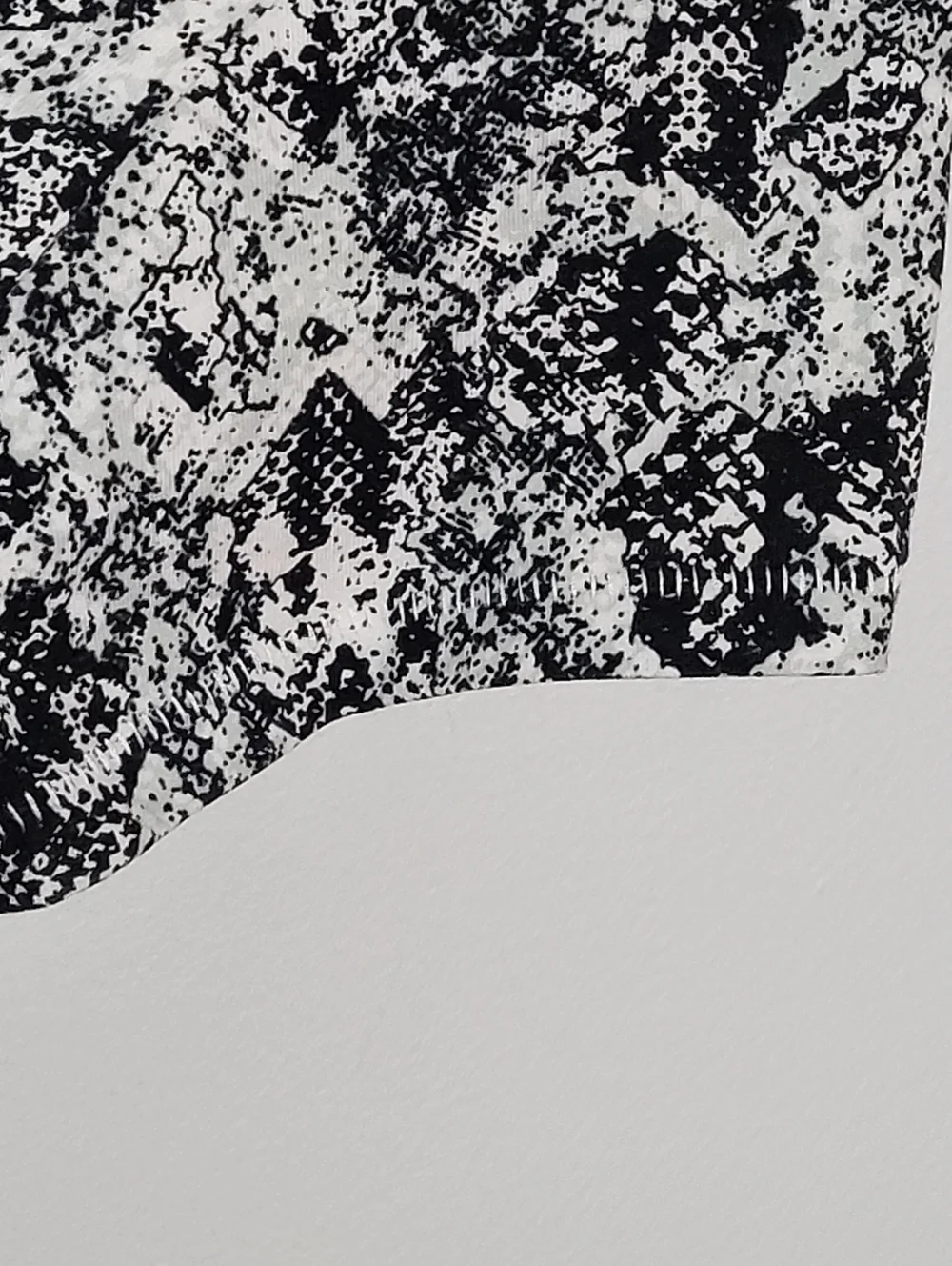 rag & bone All Over Snake Cotton Tee Classic Fit Size M Graphic Tee - Picture 6 of 11